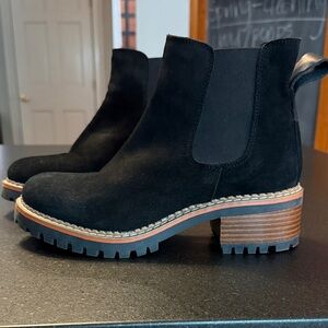 Bertuchi Black Suede Ankle Boots